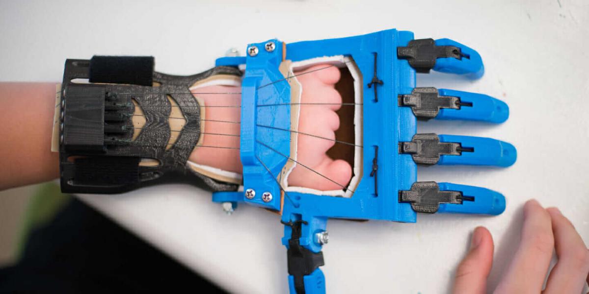 Mano biónica impresa en 3D con tecnología Autodesk